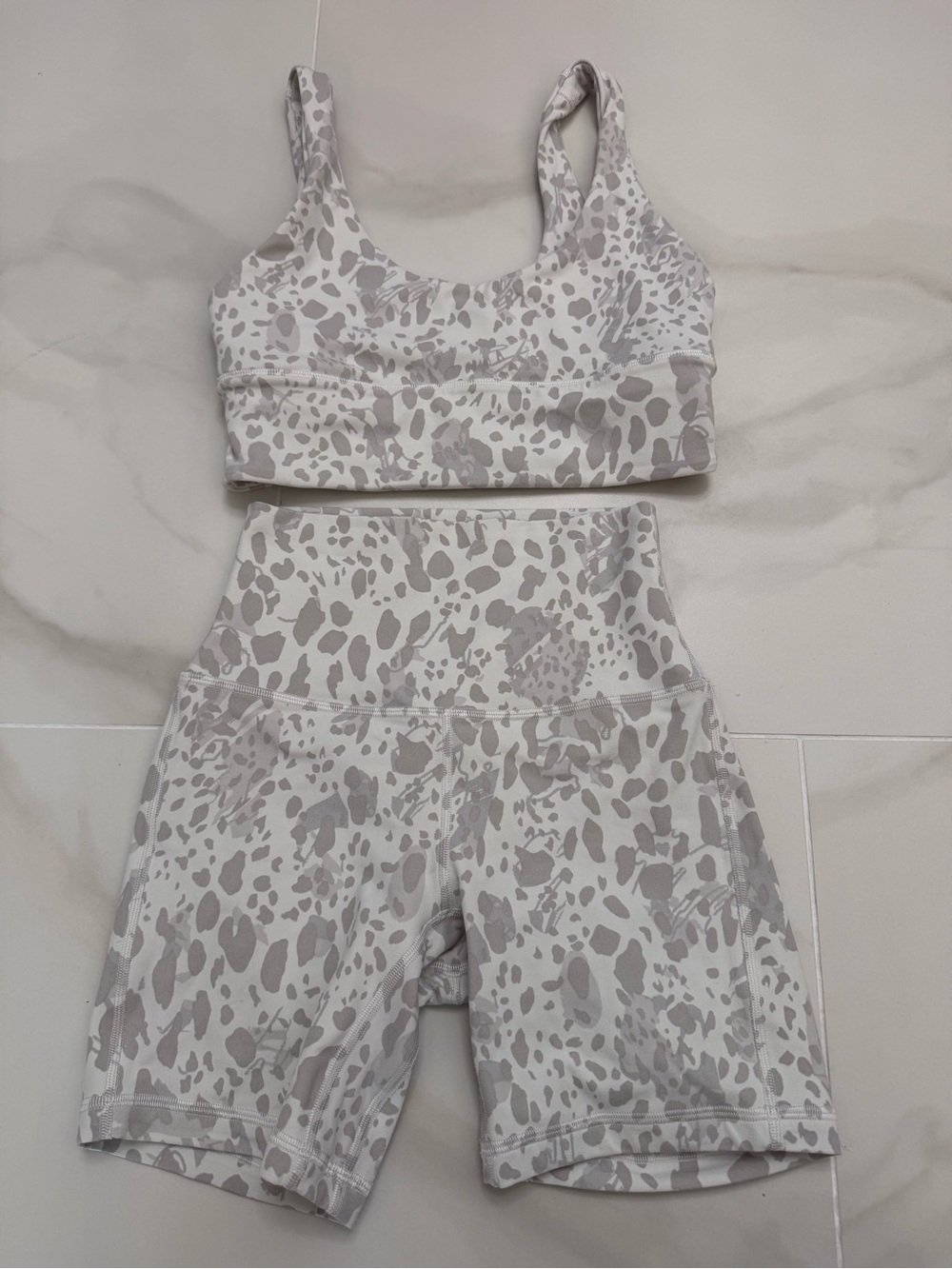 Lululemon workout set top size 4 shorts size 2
